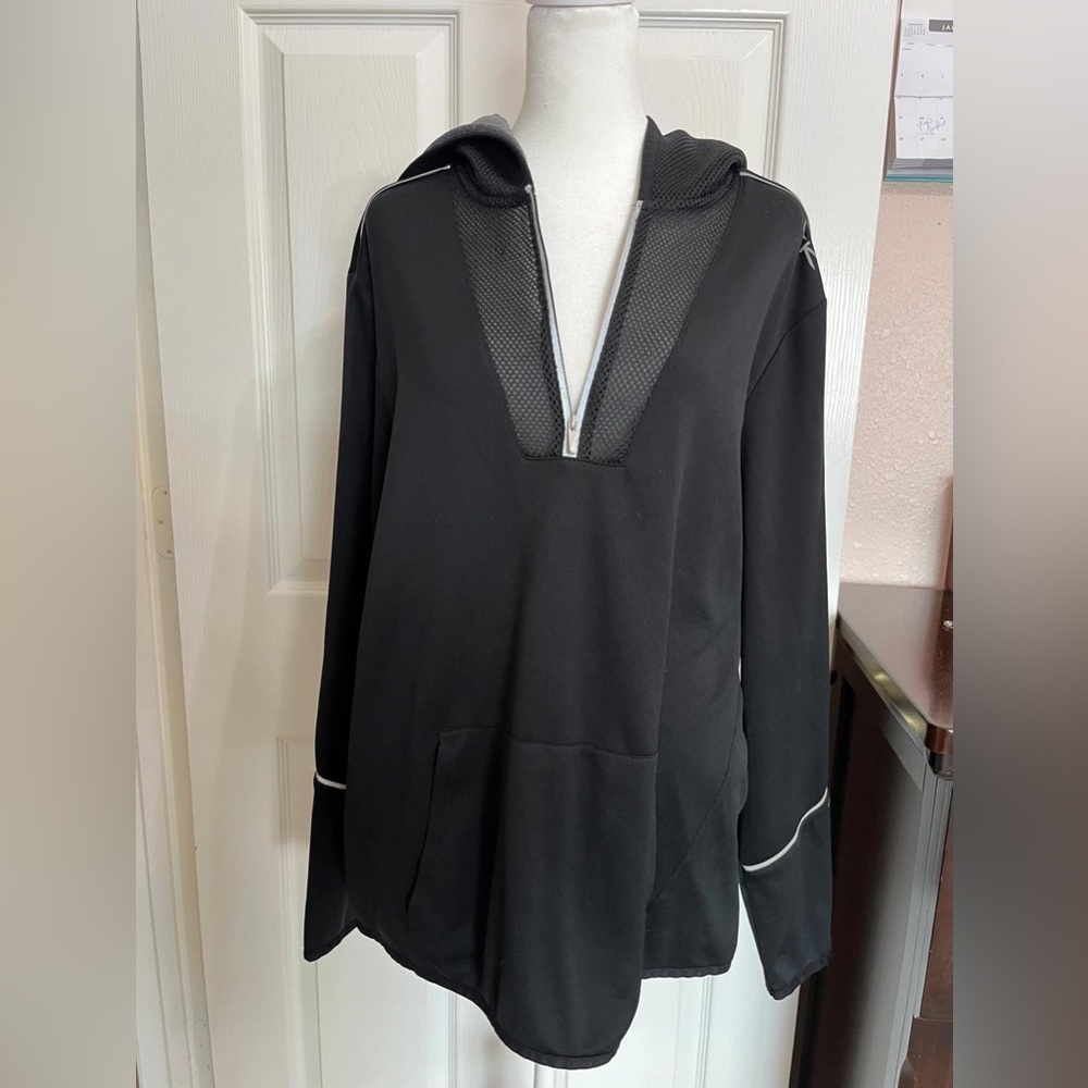 (T) Calvin Klein Black and white hoodie with mesh lining